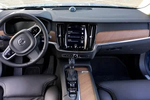 فولفو V40