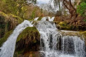 شلالات طبيعية رائعة
