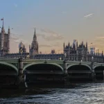 صورة لبرج الساعة في مكة