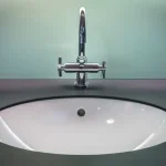 حمام صغير بتصميم عصري