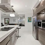 تصميم مطبخ حديث ملون