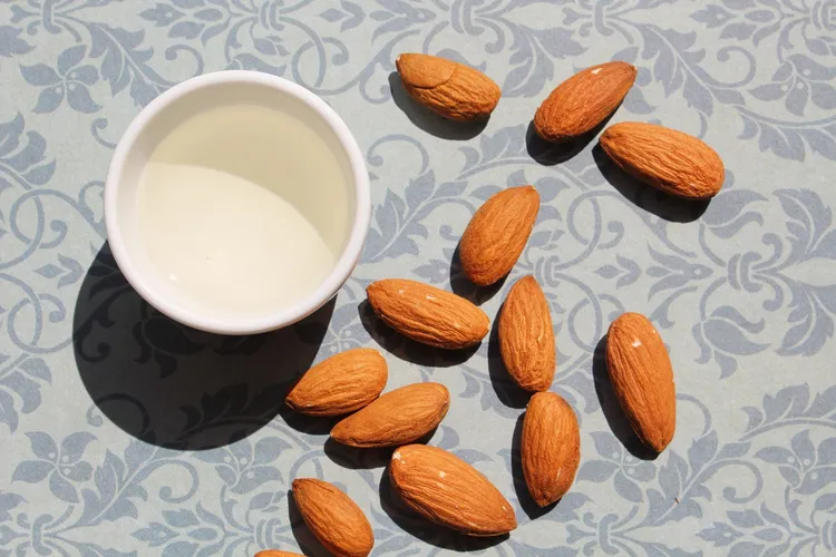 زيت اللوز وفوائده الصحية