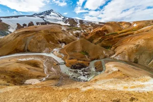 صورة لجبل بيناتوبو البركاني