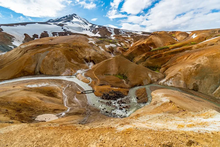 صورة لجبل بيناتوبو البركاني