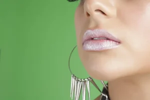 منتجات مكياج متنوعة