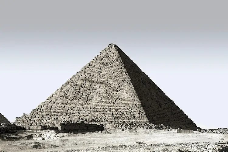 صورة لأكبر الأهرامات في العالم