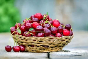 التوت وفوائده للعين