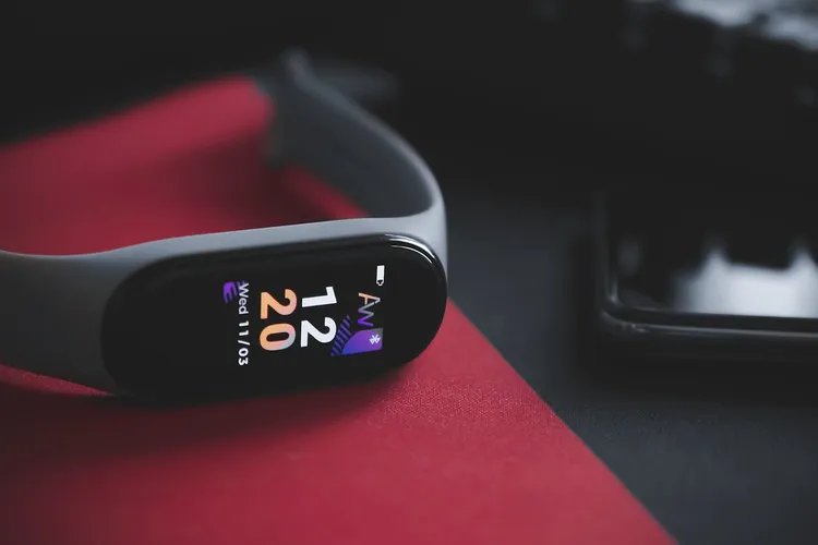 ساعة Fitbit الذكية