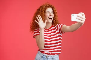 صورة لجهاز غالاكسي نوت فور الأحمر