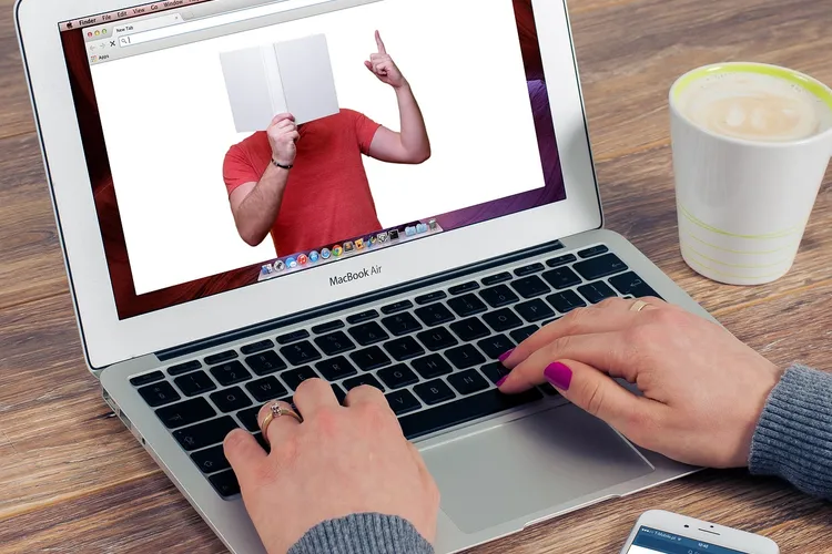 كورسات تعليمية عبر الإنترنت