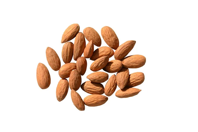 زيت اللوز الحلو لتقشير الجسم