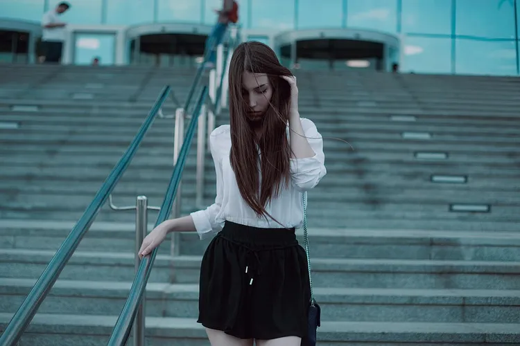 موديلات تنانير سوداء طويله للجامعه
