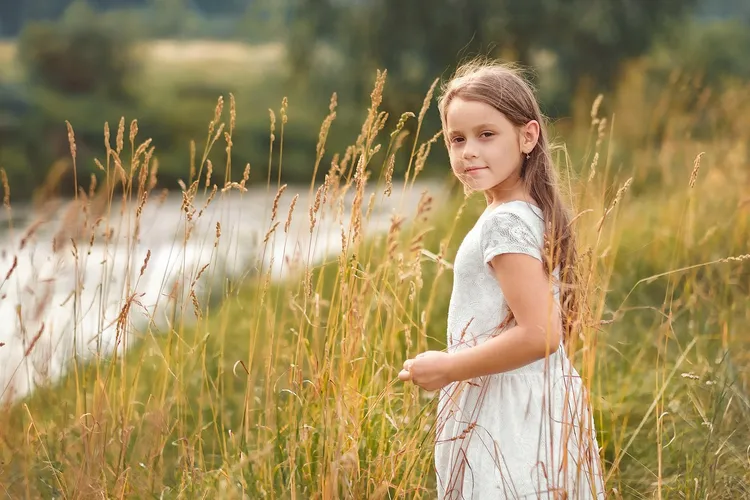 صورة تعبر عن الأنطوائية عند الأطفال