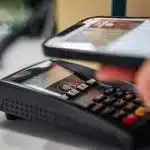 كيف تدفع على ابل باي دون اغلاق المكالمة