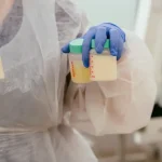 لون حليب الأم الطبيعي