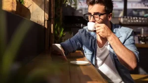 ماذا يحدث لجسمك عند شرب القهوة على معدة فارغة