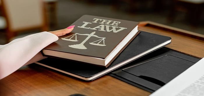 أبرز ميزة تعطي الحكم الملكي الأفضلية عن الجمهوري