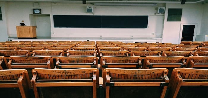 جامعات فيها تخصصات الذكاء الاصطناعي في الامارات