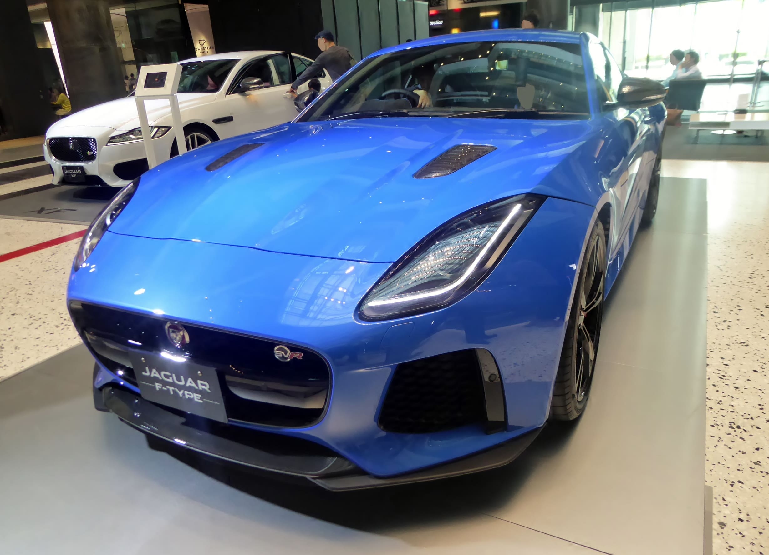 جاكوار F-Type SVR