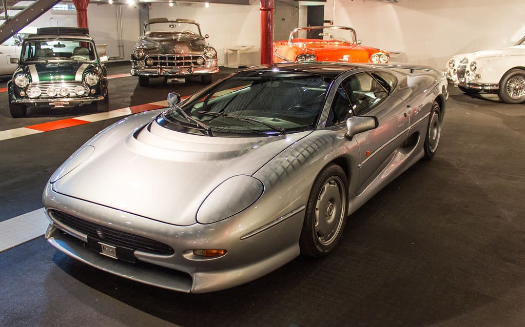 جاكوار XJ220