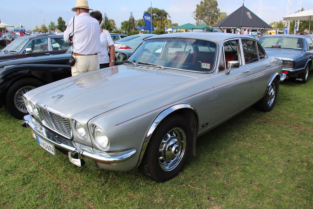 جاكوار XJ6