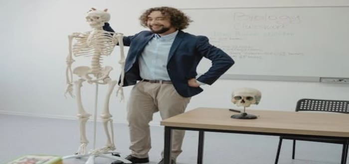 ما فائدة الهيكل العظمي في اجسامنا