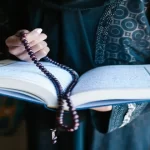 حُكم الإستهزاء بالدين كفر أكبر مخرج من ملًة الإسلام