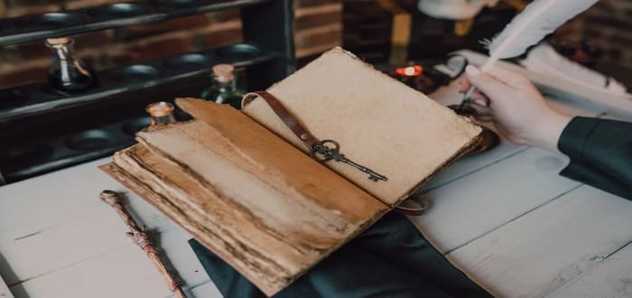 معنى مقولة ” من المحبرة إلى المقبرة “
