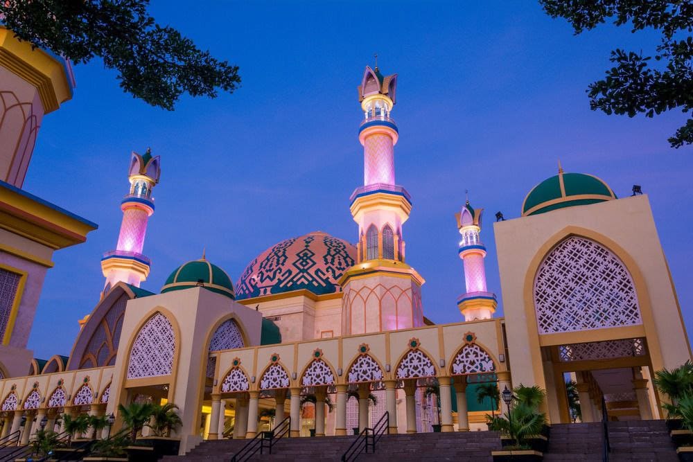 مسجد Hubbul Wathan Mosque - افضل شهر للسفر الى اندونيسيا