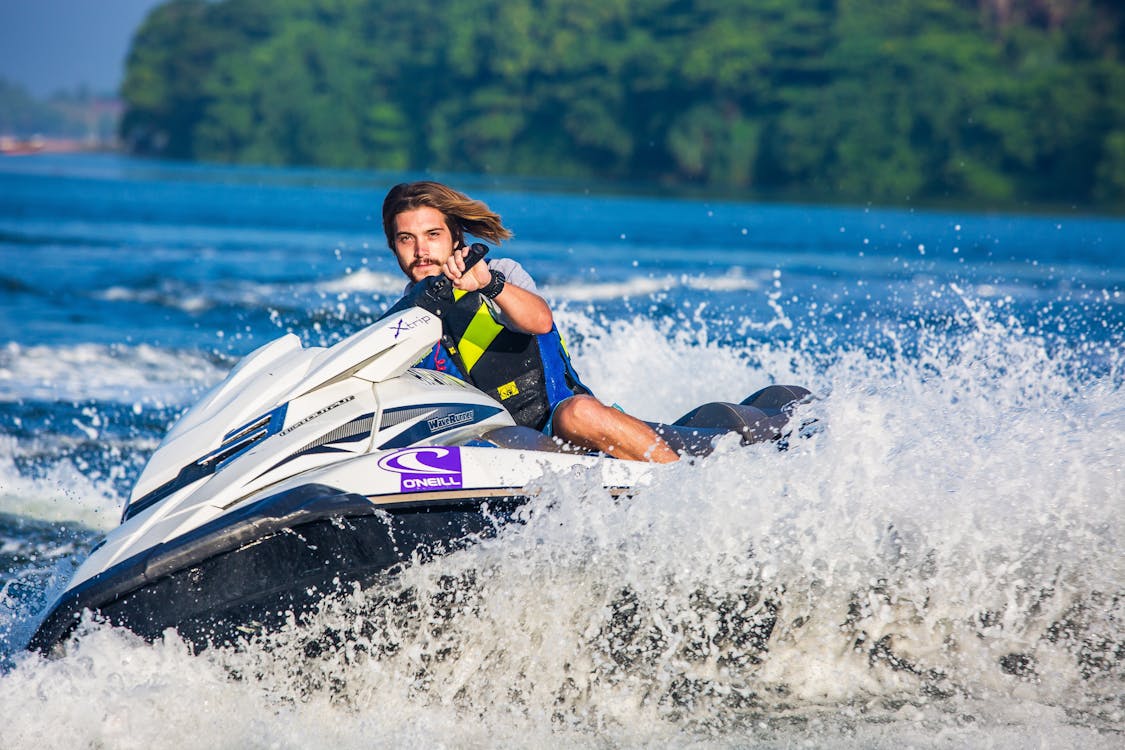 التزلج على الماء - Water Skiing