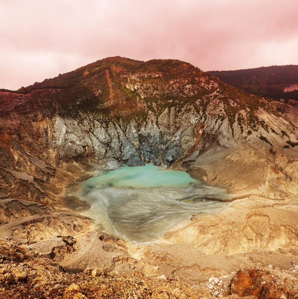 تانجكوبان بيراهو – Tangkuban Perahu