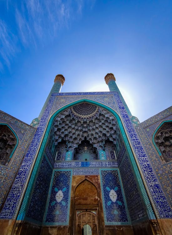 أبرز ما تشتهر به إيران