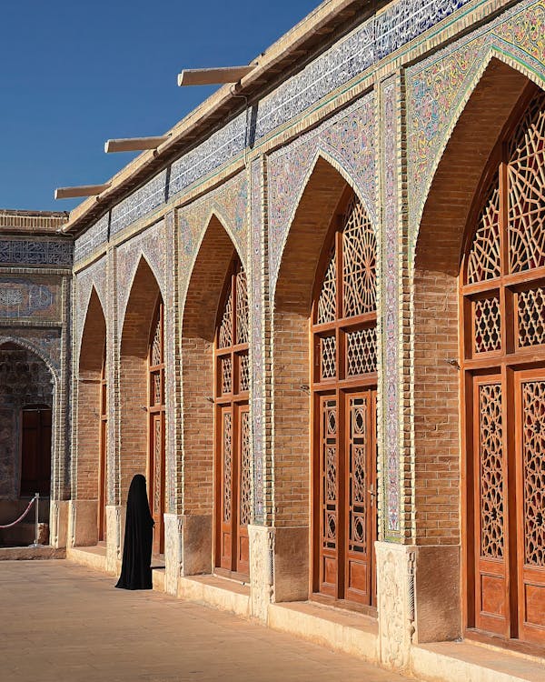 أبرز ما تشتهر به إيران