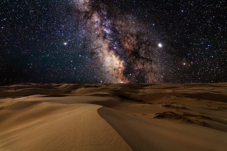 تعد رمال الربع الخالي من أكبر الصحاري الرملية في العالم