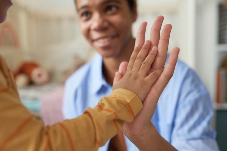 عبارة عن عملية يتم من خلالها تبادل الأفكار والمعلومات والأحاسيس والمشاعر من فرد إلى أخر