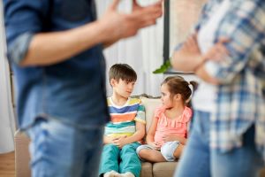 متى تكشف الأم للأب أخطاء الأبناء