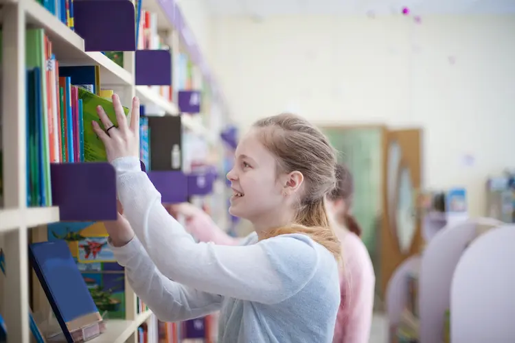 أفضل كتب لعمر 13 سنة دليل شامل لاختيار الكتب المناسبة