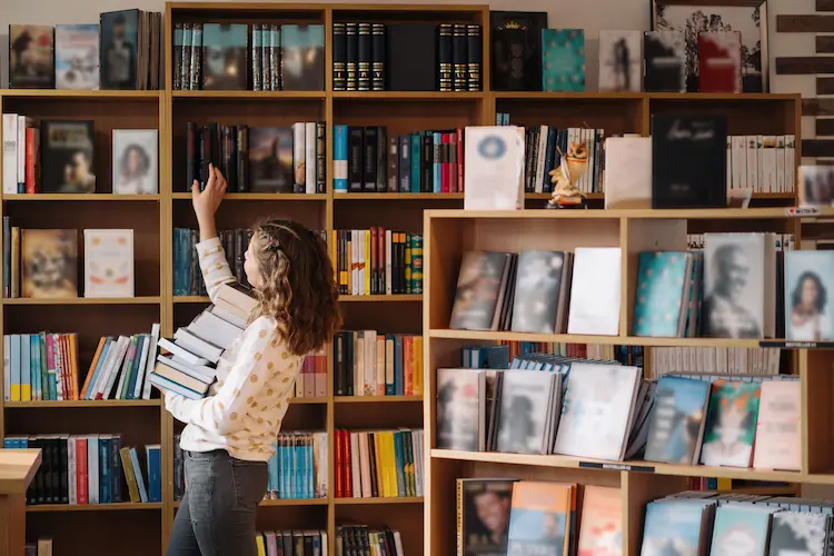 أفضل كتب للأطفال 12 سنة دليل شامل للقراءة الممتعة