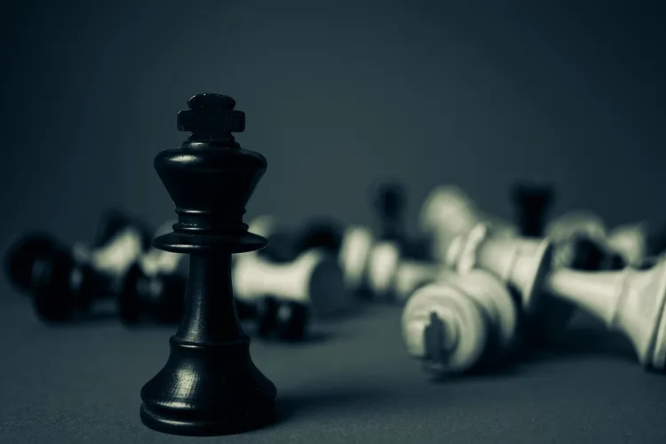 ألغاز الشطرنج: استراتيجيات وحلول لتحسين لعبتك