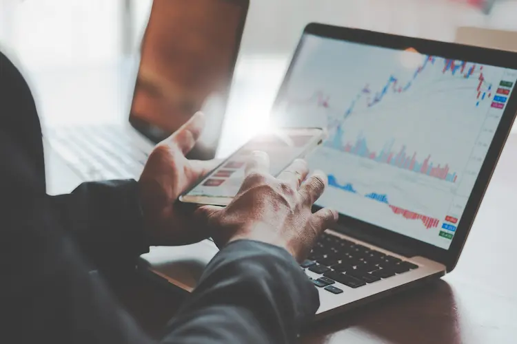 الفروقات بين المستثمر الجريء والمستثمر التقليدي