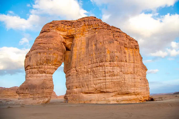 بحث عن الآثار القديمة في السعودية بالانجليزي مع الترجمة