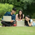 صورة تعبر عن الصداقة الحقيقية واحترام الزملاء