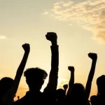 تعبير عن دور الشباب في بناء الوطن وأهميته في نهضة المجتمع