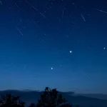 فسر لماذا لا نشعر بالضغط الجوي الواقع علينا