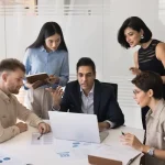 ما الامور التي تستحي ان تظهرها امام زملائك في العمل