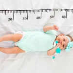 متوسط طول والوزن لطفل ٧ شهور: دليل شامل للأمهات والآباء
