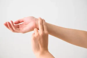 هل 90 نبضة في الدقيقة طبيعي؟ دليل شامل لصحة القلب