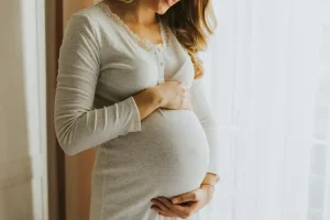 هل ثقل الحمل يدل على نوع الجنين؟ الإجابة العلمية الكاملة