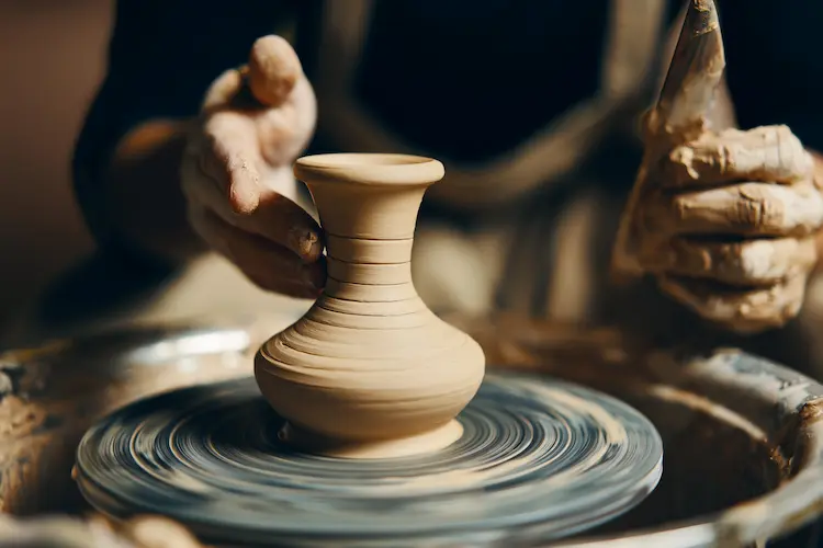 المدن التي تشتهر بصناعة الفخار في السعودية