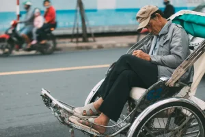 خطر النفاق على الفرد والمجتمع في الحياة اليومية